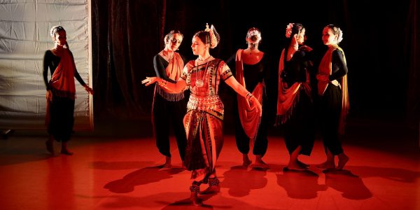 nemzeti táncszínház-Az Úton